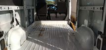 Comment isoler un van aménagé avec de l'Armaflex et laine de bois